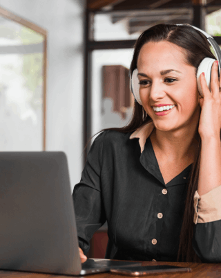 Professional transcriptionist offering quality transcription services in Saskatoon, ensuring accurate docs for various needs.