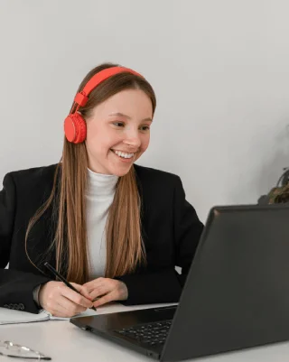 Captioner providing expert Closed Captioning services in Columbus, Ohio for accurate and accessible video content.