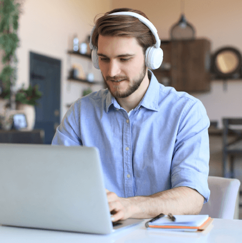 Customer reviewing transcribed content via secure translation services in Braunschweig with high accuracy.