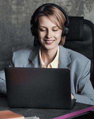 A skilled transcriber delivering accurate output so customers benefit from reliable transcription services in South Dakota.