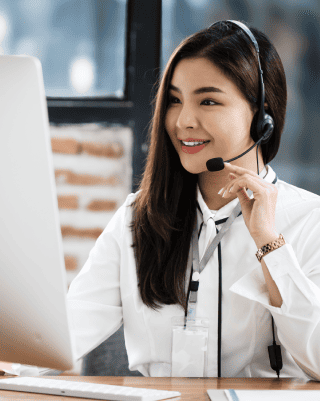 An expert transcriber delivering Rockford transcription services to help customers receive precise and fast transcripts.