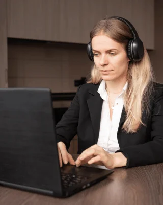 The professional transcriptionist delivers accurate transcription services in Perth for business and legal purposes.