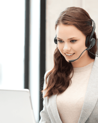 A transcriber providing transcription in Montreal for business meetings and academic research, ensuring clarity and accuracy.