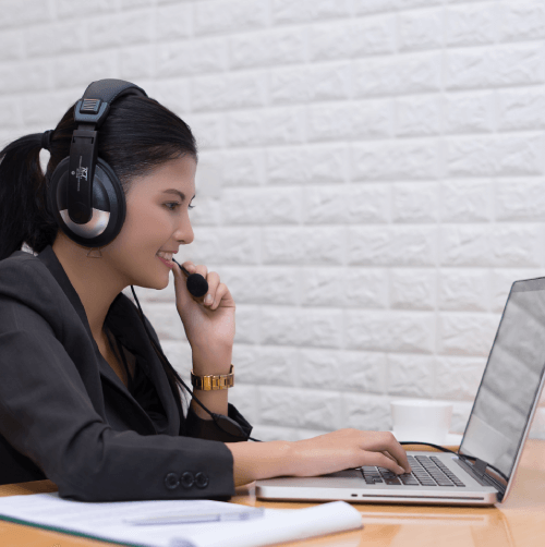 Voice artist recording scripts using accurate translation services in Braunschweig for multimedia projects.